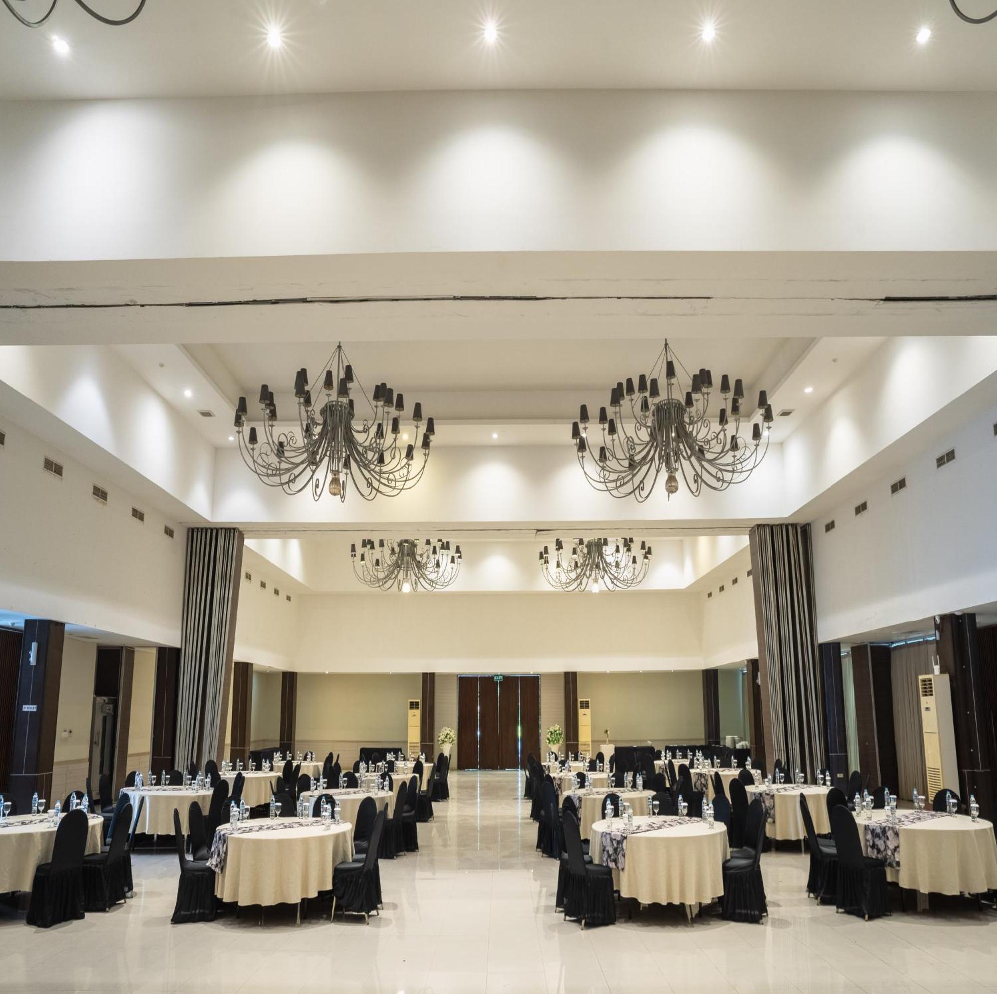 Estrella Hotel & Conference Luwuk Eksteriør billede