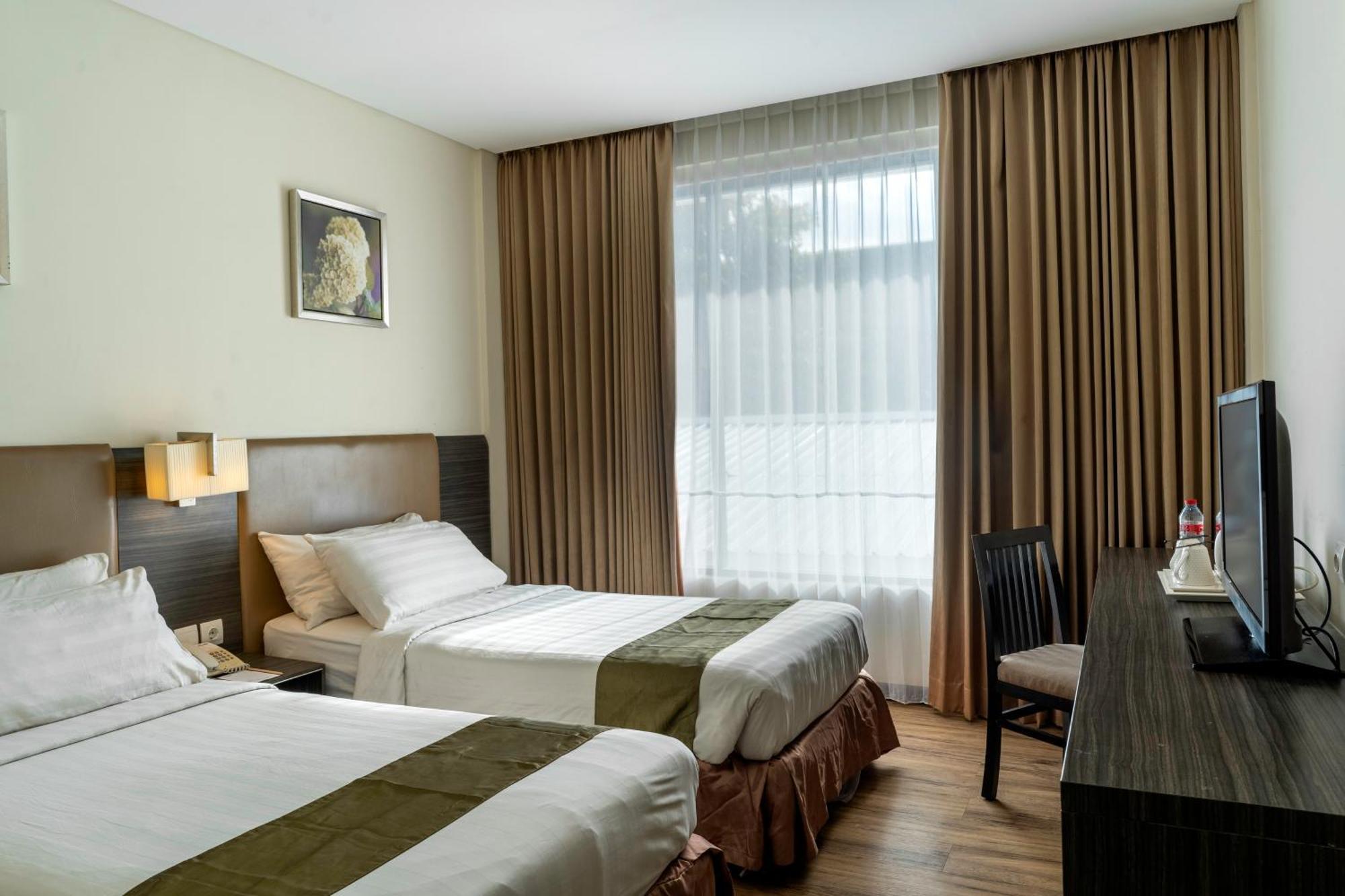 Estrella Hotel & Conference Luwuk Eksteriør billede